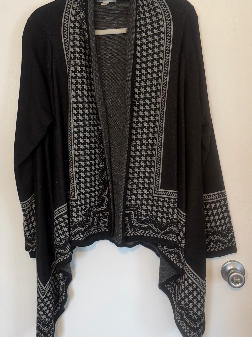 Dana Buchman Black and Gray Open-Front Patterned Cardigan (size XL)